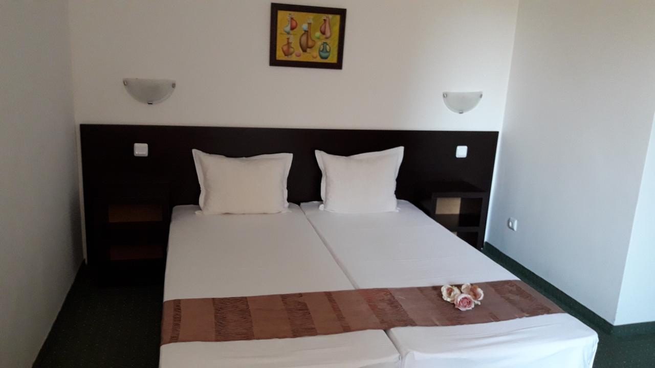Family Нouse -Нotel Asai Ravda Luaran gambar