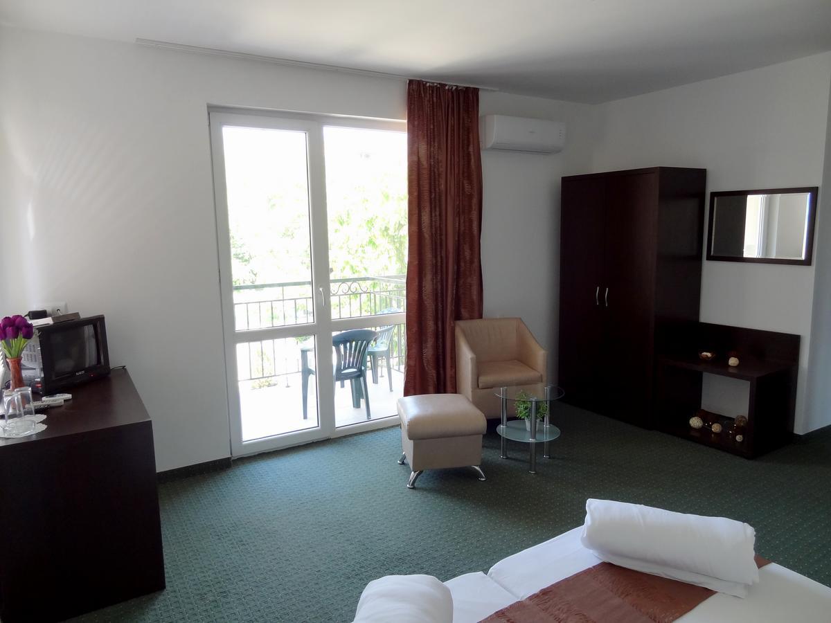 Family Нouse -Нotel Asai Ravda Luaran gambar