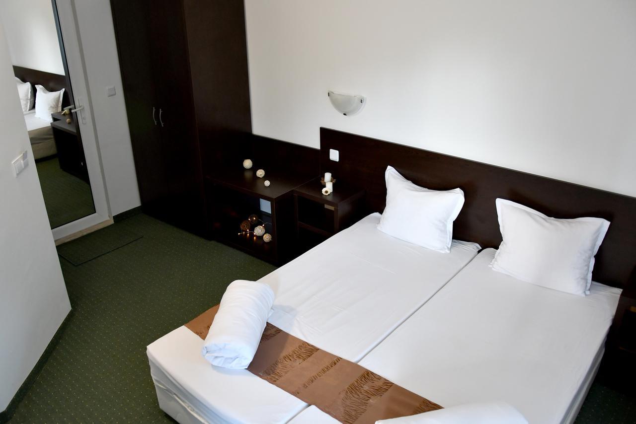 Family Нouse -Нotel Asai Ravda Luaran gambar